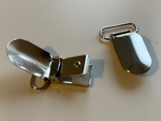 Metal Clips in Brushed Nickel 1"