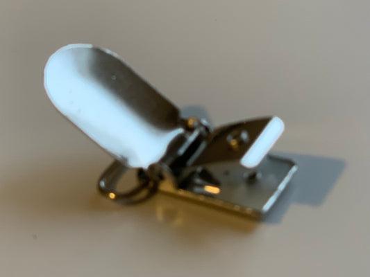 Metal Clips in Brushed Nickel 1"